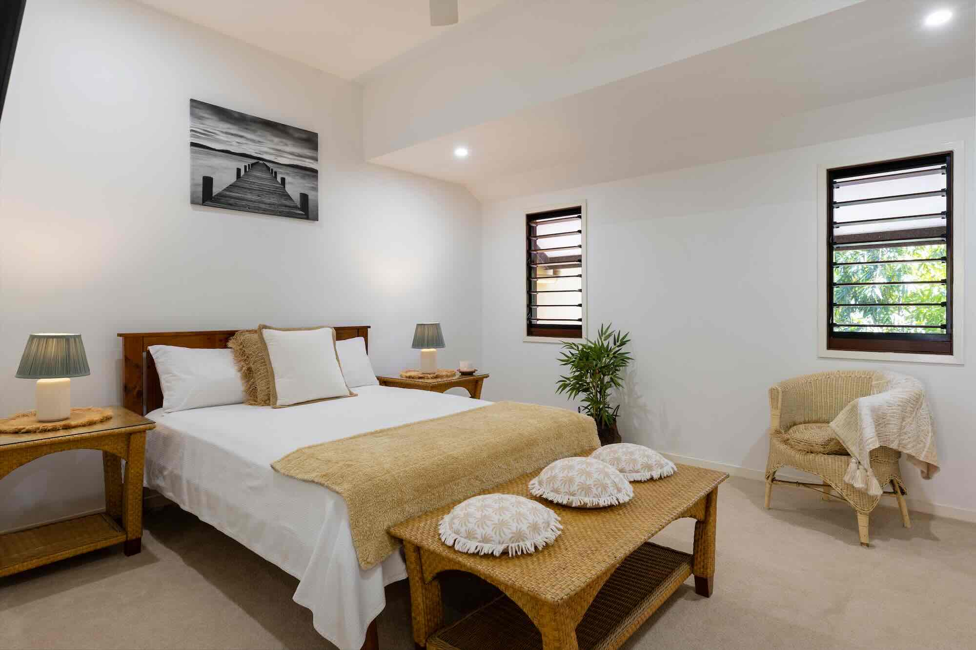 10-family-retreats-savannah-villa-elua-bedroom-master-second