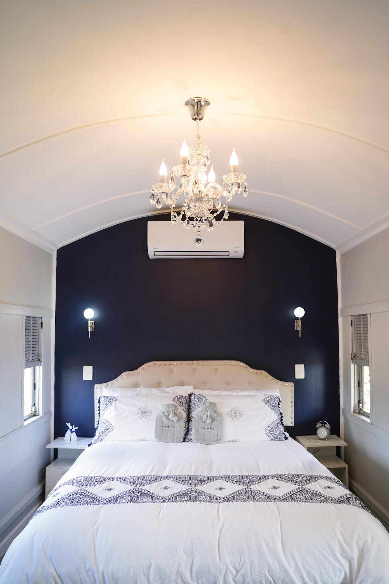 12-family-retreats-hitching-rail-retreat-the-ghan-bed