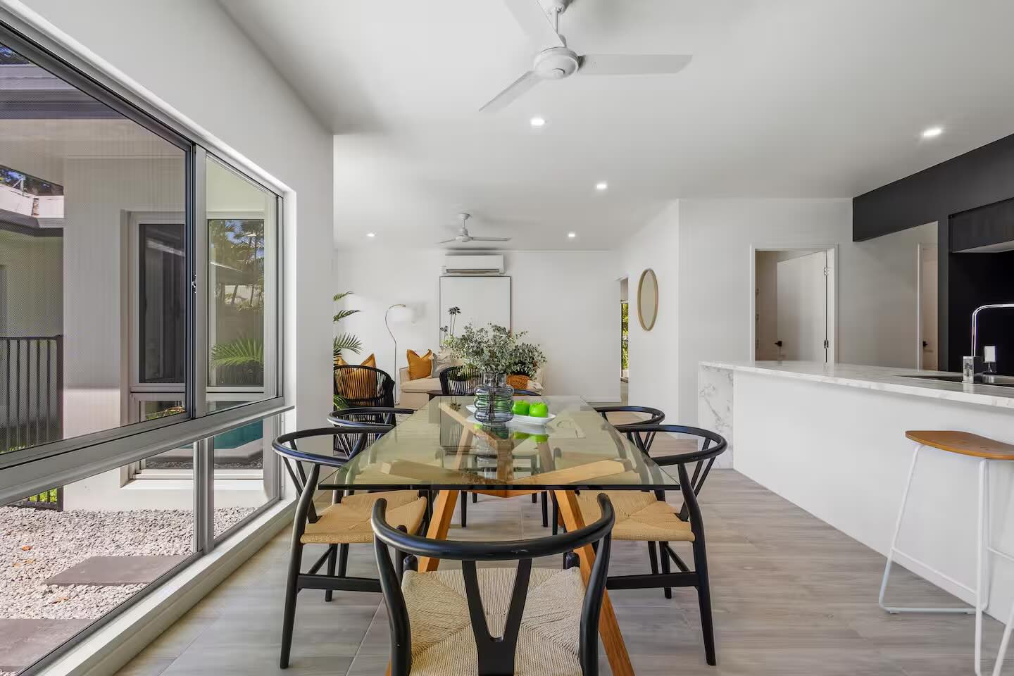 12-family-retreats-villa-2-st-crispins-dining