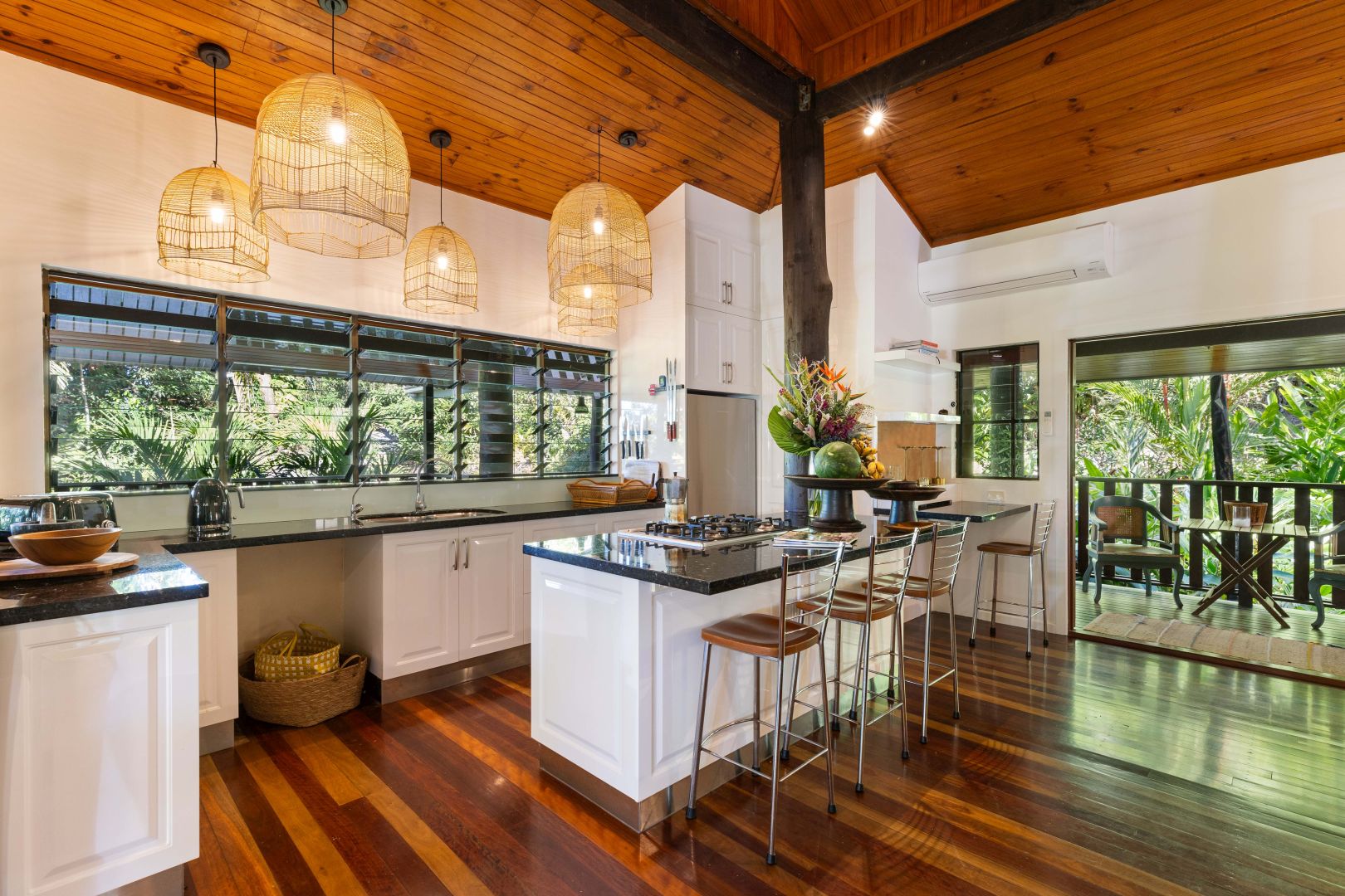 13-010-family-retreats-papillon-on-coral-sea-mossman-gorge-(10)