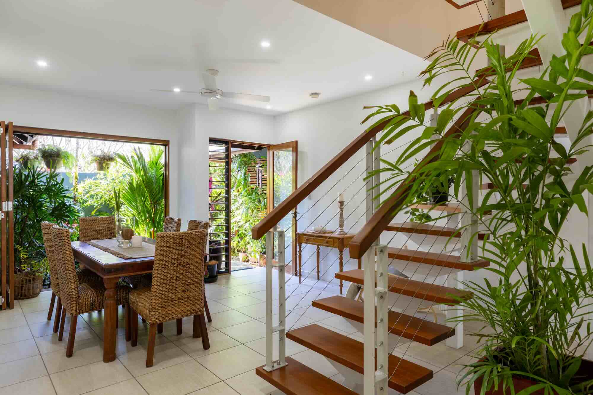 13-family-retreats-savannah-villa-elua-hall