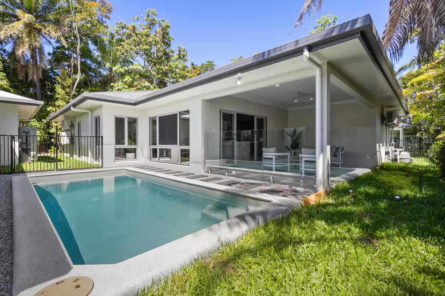 2-003-family-retreats-villa-2-st-crispins-pool