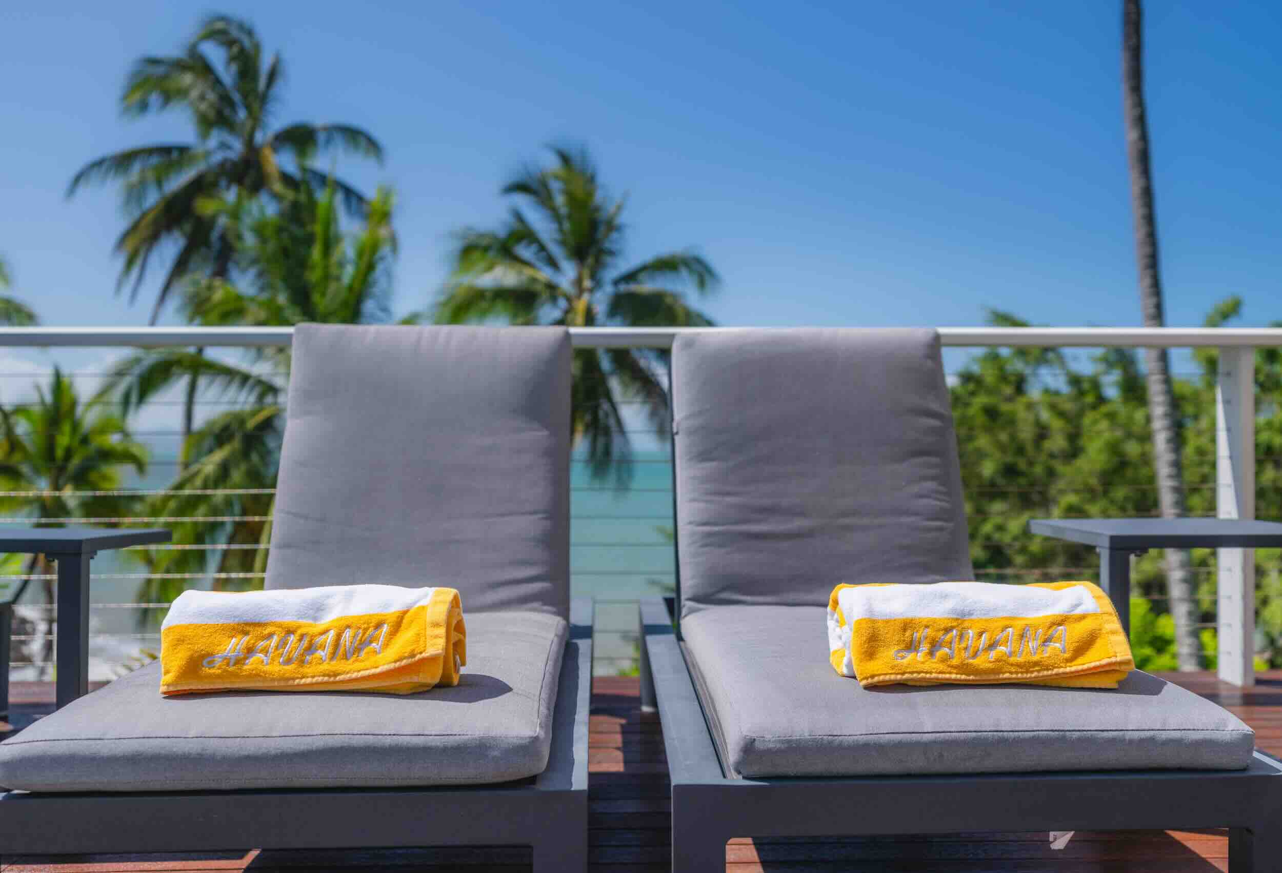 30-family-retreats-15-wharf-pool-deck-chairs