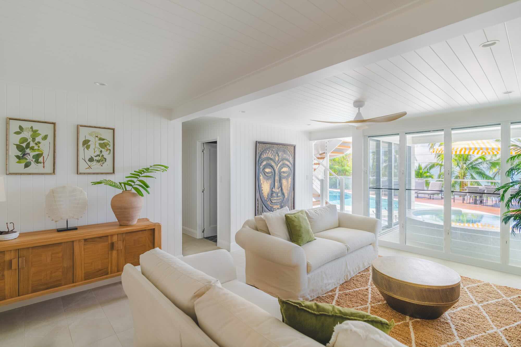 37-family-retreats-15-wharf-upstairs-living