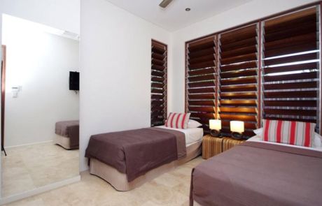 38 Beachfront Mirage 017