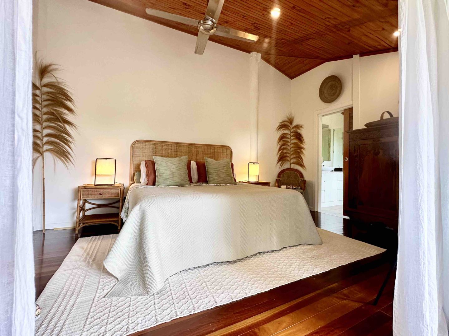 5-004-family-retreats-papillon-on-coral-sea-mossman-gorge