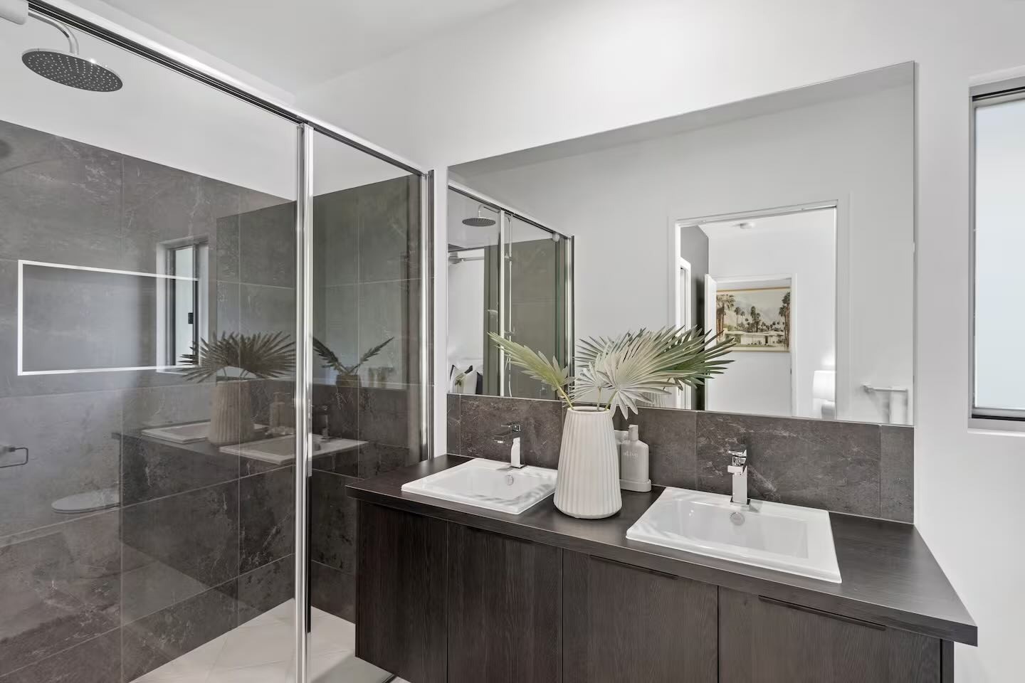 7-family-retreats-villa-2-st-crispins-bathroom