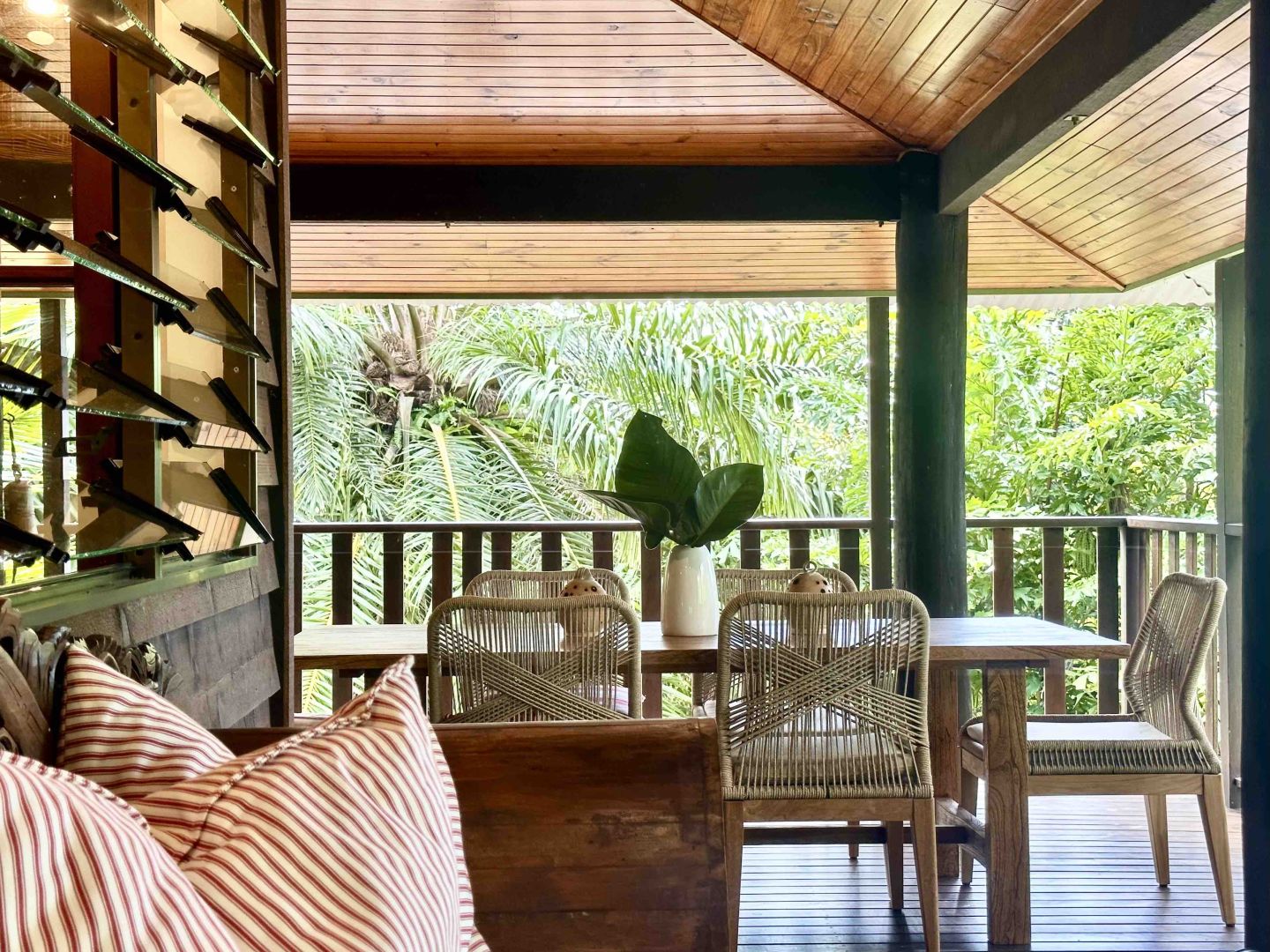 9-007-family-retreats-papillon-on-coral-sea-mossman-gorge