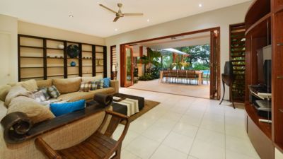 Pearl on Newell Beach 008