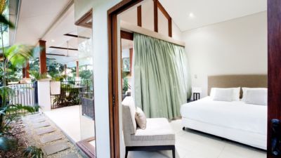 Pearl on Newell Beach 040