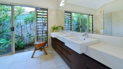 Pearl on Newell Beach 042