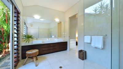 Pearl on Newell Beach 043