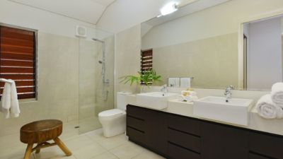 Pearl on Newell Beach 048