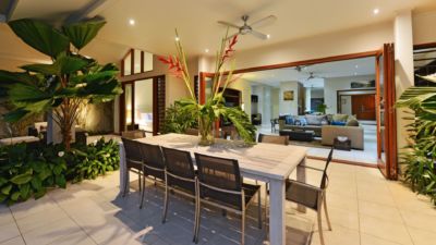 Pearl on Newell Beach 050