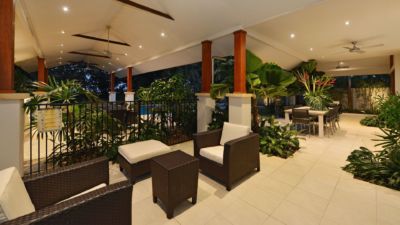 Pearl on Newell Beach 053