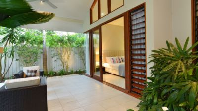 Pearl on Newell Beach 058