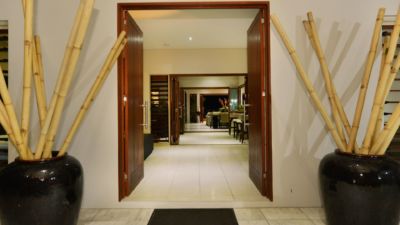 Pearl on Newell Beach 073